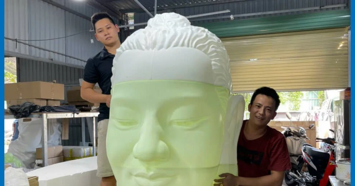 Large-format 3D printed resin head sculpture with CT3D technicians in the Vietnam workshop