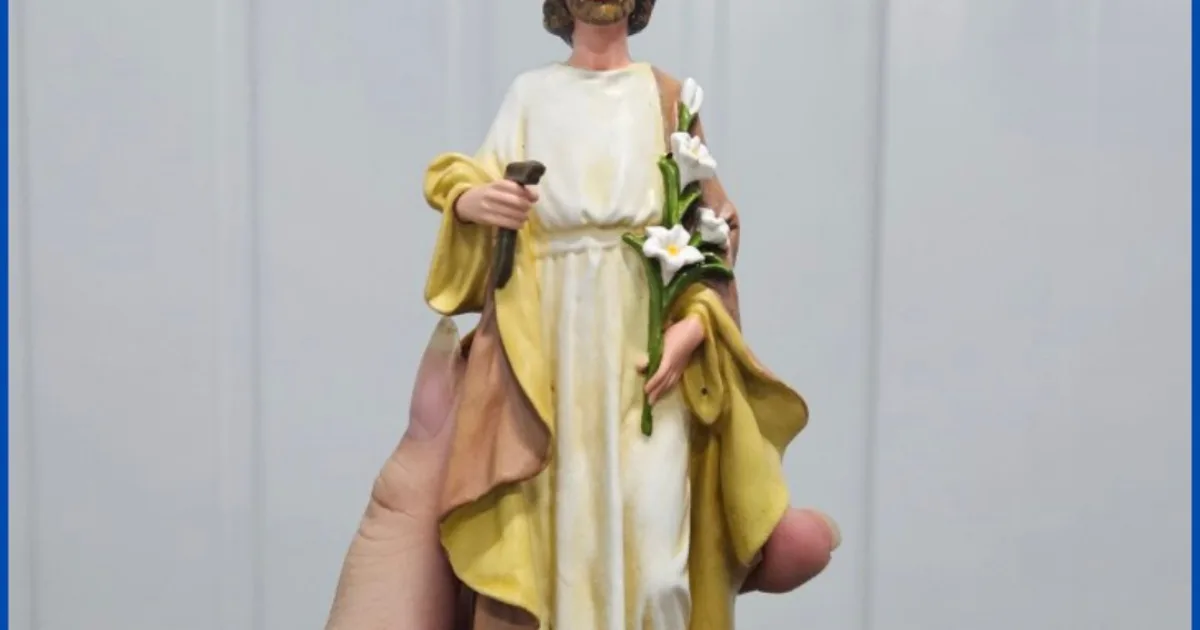 Small cast Catholic statue in painted resin – devotional figure produced by CT3D
