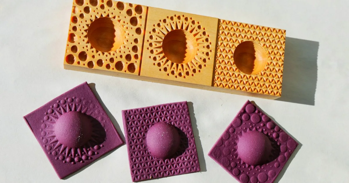 3D printed molds shown beside the objects cast from them – illustrative example of mold casting